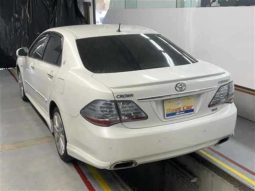 TOYOTA CROWN HYBRID full