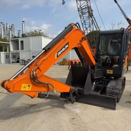 DEVELON  DX60-E full