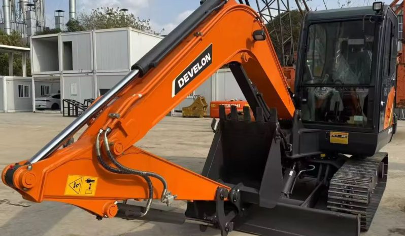 DEVELON  DX60-E full