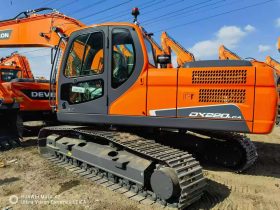 DEVELON DX225LCA