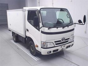 TOYOTA DYNA