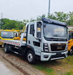 SINOTRUK HOWO  4X2 Tow Wrecker Rescue Truck full
