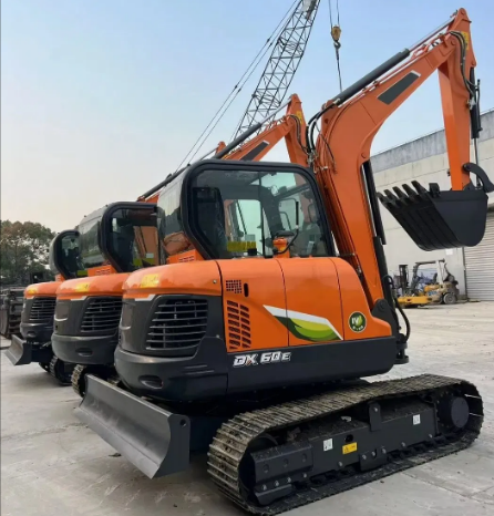 DEVELON DX60 full