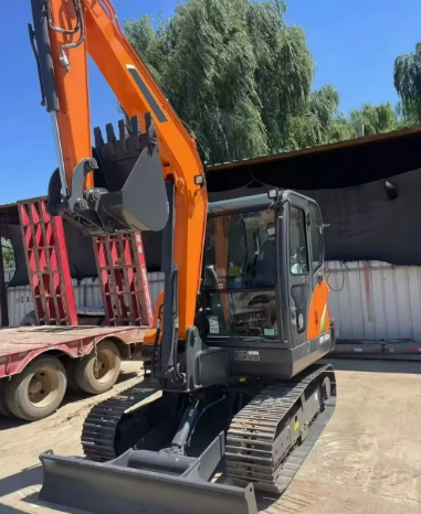 DEVELON DX60 full