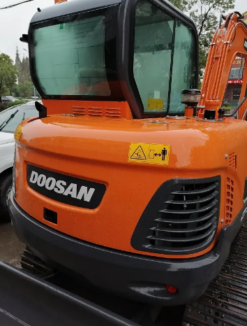 DEVELON MINI EXCAVATOR full