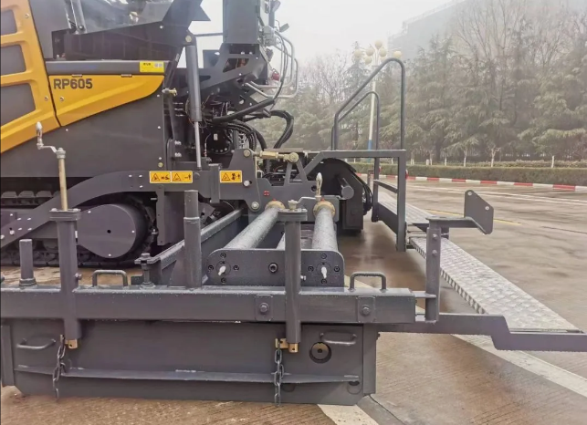 Asphalt Paver RP705 full