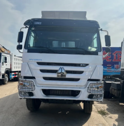 SINOTRUK HOWO TRACTOR full