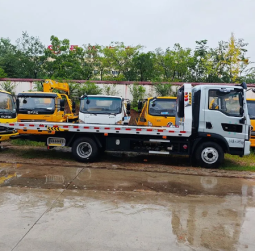 SINOTRUK HOWO  4X2 Tow Wrecker Rescue Truck full