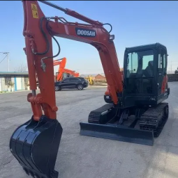 DEVELON DX60 full