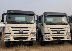 HOWO TRACTOR TRUCK full