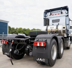 JAC X5 TRACTOR TRUCK full