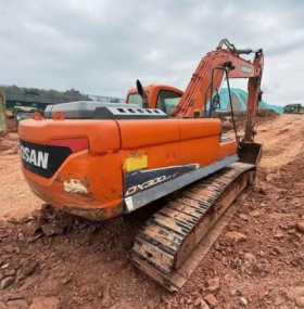 DOOSAN DX300LC CRAWLER EXCAVATOR
